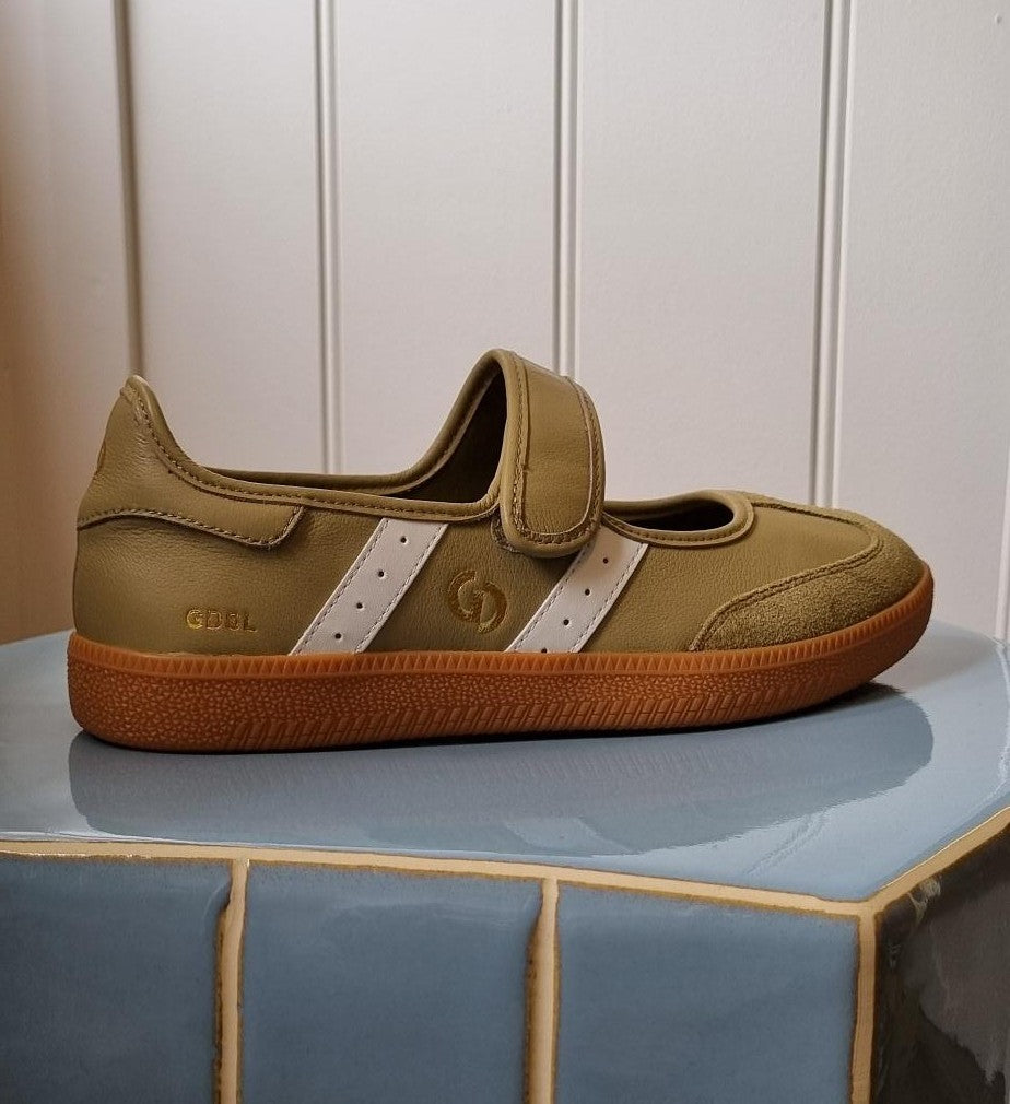 2001 Parlay Sneakerina