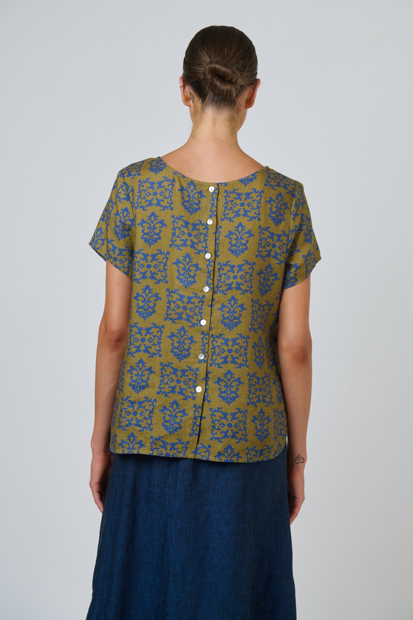 GA729 V-Neck Linen Top