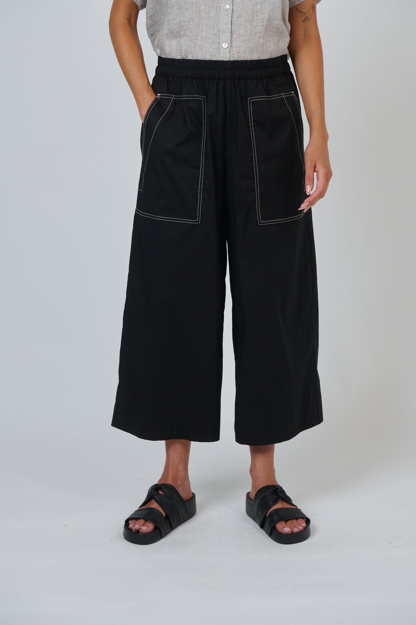 GA713 Cropped Wide-Leg Pant
