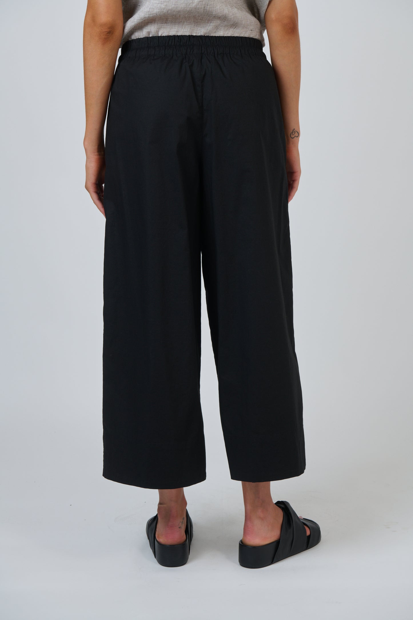 GA713 Cropped Wide-Leg Pant